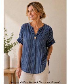 Amalfi-bluse fra Janne K – stribet bluse i 100 % bomuld. Blå