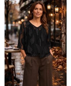 Beate bluse fra Ofelia. Sort