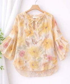 Chiffonbluse med gule blomster fra Janne K