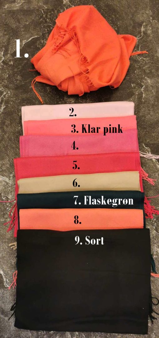 Ensfarvet blødt halstørklæde. Pippi Fashion