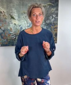 Fløjlsbluse fra Janne K. Blå