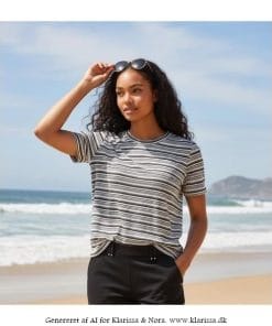 Simona T-shirt fra Ofelia – klassisk stribet basis T-shirt til damer