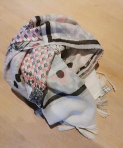 Tørklæde fra Skovbjerg. Lys med rosa og grå
