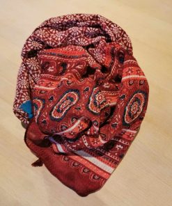 Tørklæde fra Skovbjerg. Rødt