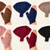 Pernille fingerløse strikhandsker i brun, navy, taupe, rosa, bordeaux og sort